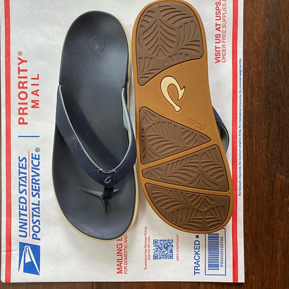 Flip flops.  Barely used size 8